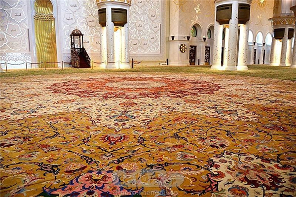 世界上最大地毯 来自伊朗的手工地毯,比一个足球场还大（世界上最大的地毯）