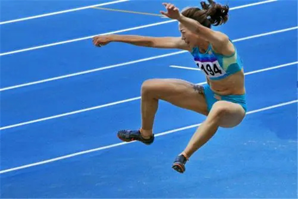 女子跳远世界纪录：7.52米（首次突破7.5米大关）（女子三米跳远世界纪录）
