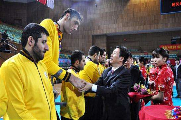 世界上身高最高的运动员 体型超大的伊朗优秀运动员（世界上身高最高的女运动员）