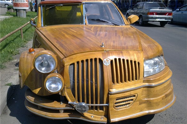 世界上最奇特的汽车：完全由木头制造的汽车（时速30km/h）（这是世界上最快的汽车之一）