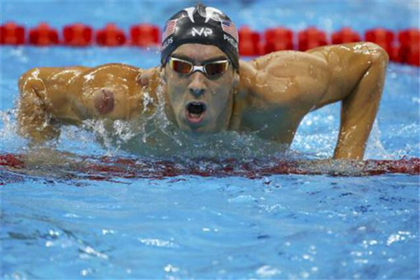 世界上肺活量最大的人 菲尔普斯的肺活量成就游泳事业（世界上肺活量最大的人是多少）