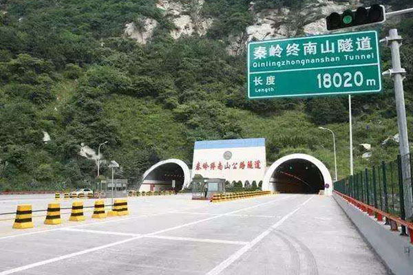 世界十大公路隧道排行榜：第一条位于中国全长18.02公里（世界上公路隧道长度的排名）