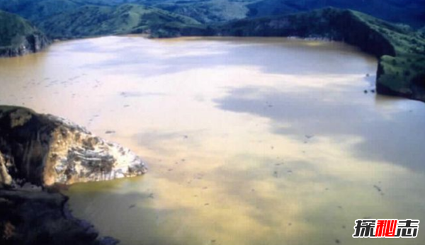 世界上最吓人的湖 被誉为杀人湖,火山爆发随时发生（世界上最恐怖的湖）