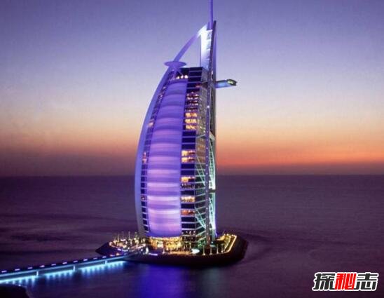世界最豪华迪拜帆船酒店，七星级阿拉伯塔酒店满地黄金（帆船酒店是世界上第一家七星级酒店位于迪拜）
