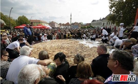 世界上最大的馅饼，直径12米(足够4500人吃)